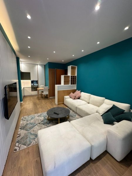 Tirane, jepet me qera apartament 1+1+Ballkon Kati 3, 73 m² 950 € (Kompleksi Delijorgji)