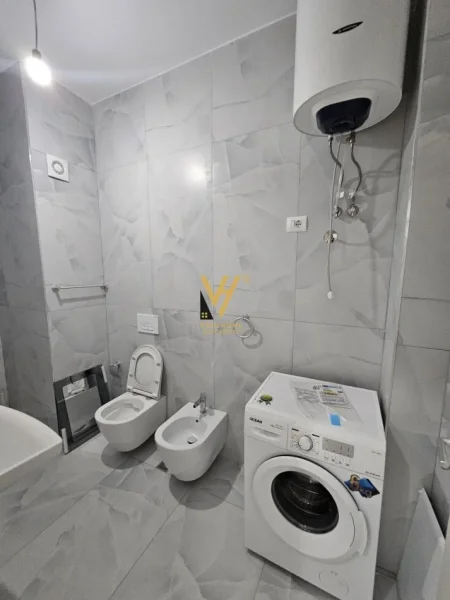 Tirane, jepet me qera apartament 1+1+Ballkon Kati 3, 70 m² 400 € (ALI DEMI)