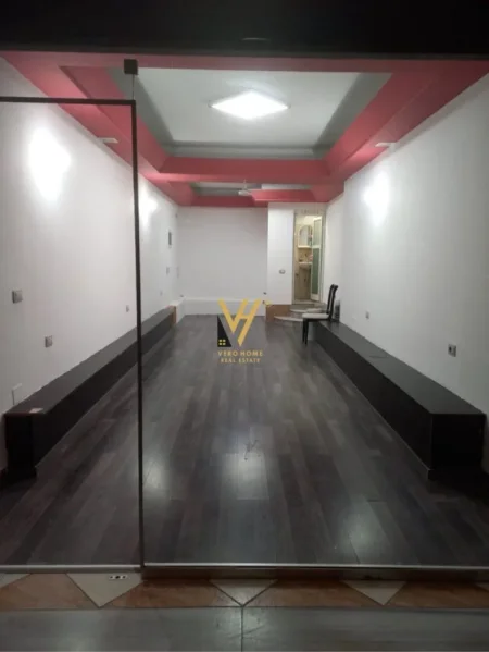 Fier, shitet dyqan Kati 0, 35 m² 99.000 € (FIER)