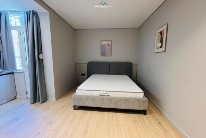 Tirane, jepet me qera garsonier 1+1 Kati 3, 128 m² 1.900 € (prane Neptunit)