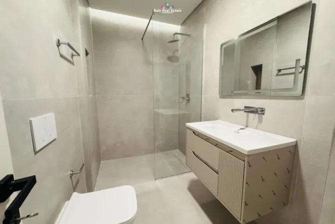 Tirane, jepet me qera garsonier 1+1 Kati 3, 128 m² 1.900 € (prane Neptunit)