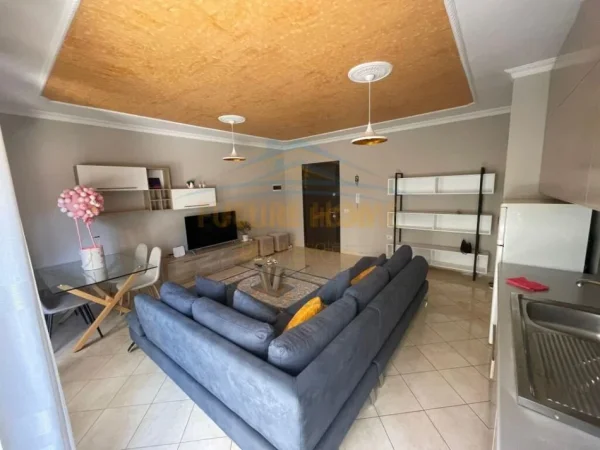 Tirane, jepet me qera apartament 1+1+Ballkon Kati 2, 80 m² 650 € (Liqeni i Thate)
