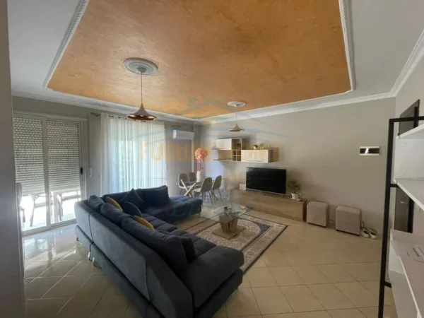 Tirane, jepet me qera apartament 1+1+Ballkon Kati 2, 80 m² 650 € (Liqeni i Thate)