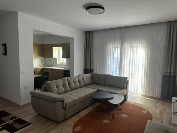 Tirane, jepet me qera apartament 3+1 Kati 2, 120 m² 700 € (selite)