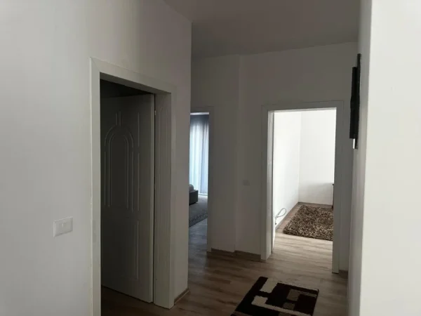Tirane, jepet me qera apartament 3+1 Kati 2, 120 m² 700 € (selite)