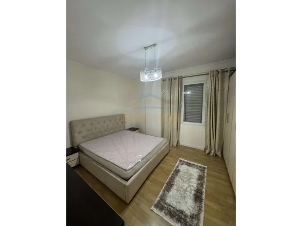 Tirane, jepet me qera apartament 2+1+Ballkon Kati 6, 95 m² 600 € (5 Maji)