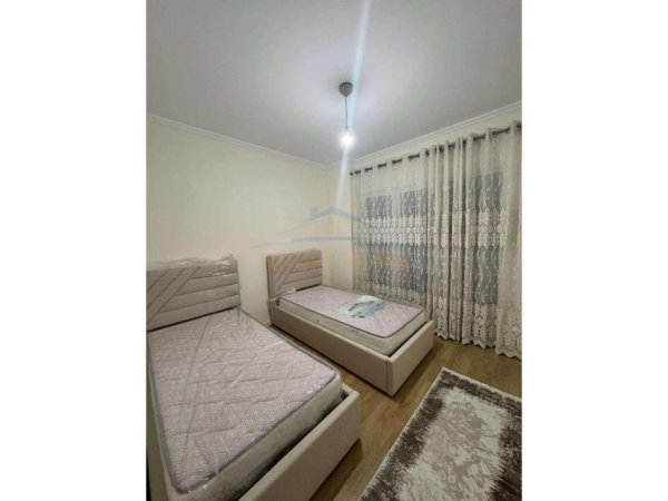 Tirane, jepet me qera apartament 2+1+Ballkon Kati 6, 95 m² 600 € (5 Maji)