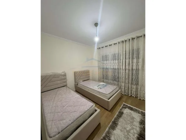 Tirane, jepet me qera apartament 2+1+Ballkon Kati 6, 95 m² 600 € (5 Maji)