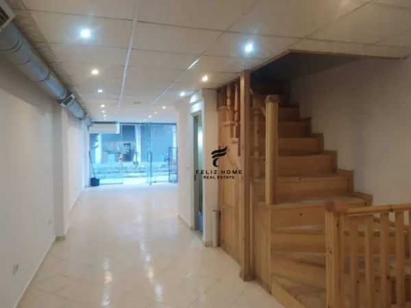 Tirane, shitet dyqan , 100 m² 145.000 € (YZBERISHT)
