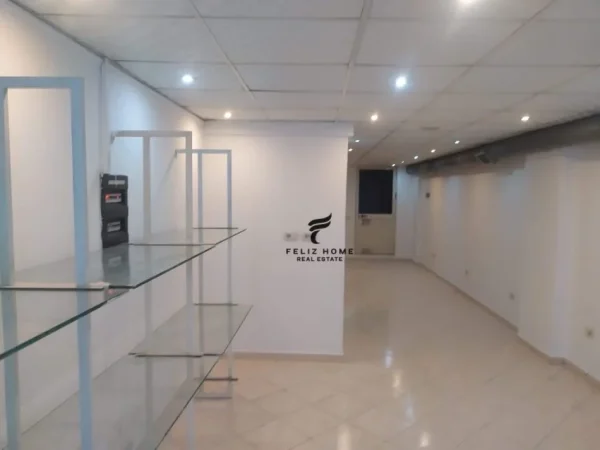 Tirane, shitet dyqan , 100 m² 145.000 € (YZBERISHT)