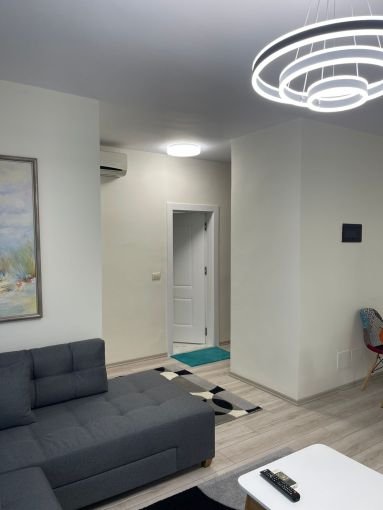 Tirane, jepet me qera apartament 1+1 Kati 8, 70 m² 1.000 € (Ngjitur me Hotel Dynasty, Tek Liqeni Artificial)
