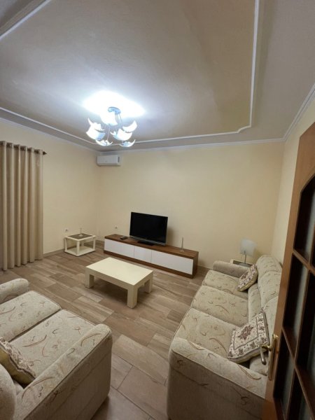 Tirane, jepet me qera apartament 2+1 Kati 2, 110 m² 650 € (VASIL SHANTO)