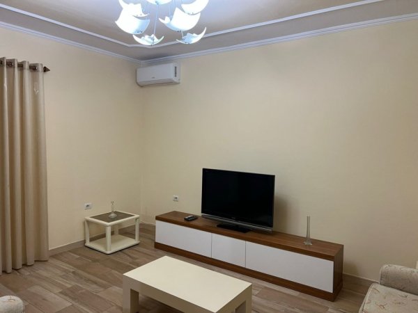 Tirane, jepet me qera apartament 2+1 Kati 2, 110 m² 650 € (VASIL SHANTO)
