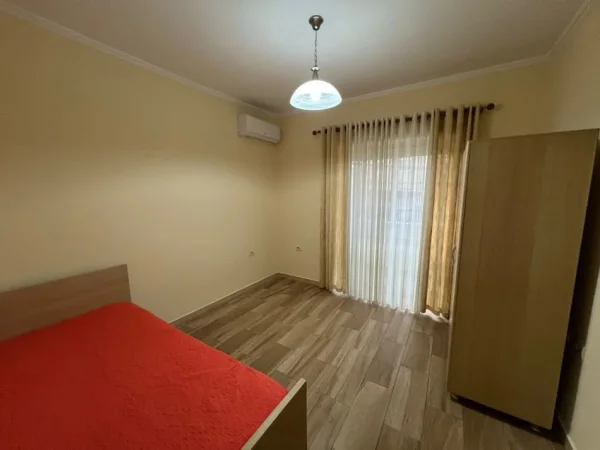 Tirane, jepet me qera apartament 2+1 Kati 2, 110 m² 650 € (VASIL SHANTO)