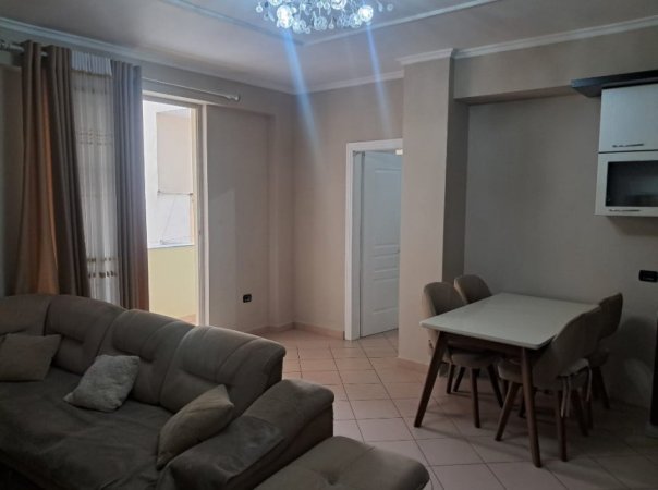 Tirane, jepet me qera apartament 2+1 Kati 2, 85 m² 700 € (kodra diellit)