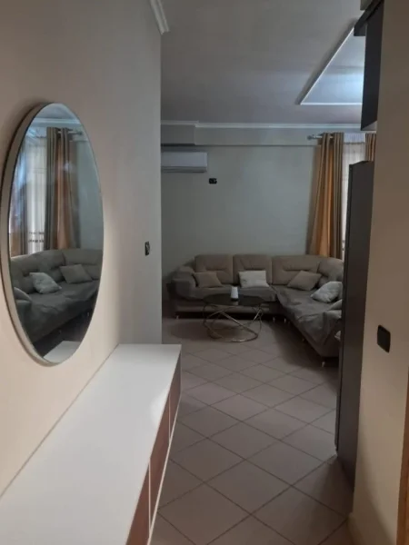 Tirane, jepet me qera apartament 2+1 Kati 2, 85 m² 700 € (kodra diellit)