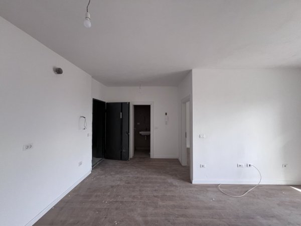 Tirane, jepet me qera apartament 1+1 Kati 7, 65 m² 320 € (univers city)