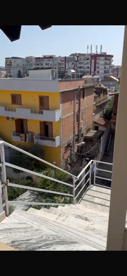 Tirane, jepet me qera apartament 1+1 Kati 4, 40 m² 301 € (Rruga Rreli)