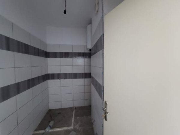 Tirane, jepet me qera apartament 1+1+BLK Kati 7, 74 m² 300 Euro (Ish fusha e aviacionit)