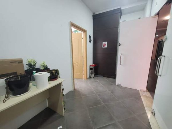 Tirane, jepet me qera ambjent biznesi Kati 1, 110 m² 650 Euro (Teodor Keko)