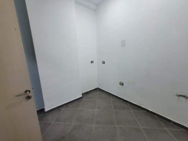 Tirane, jepet me qera ambjent biznesi Kati 1, 110 m² 650 Euro (Teodor Keko)