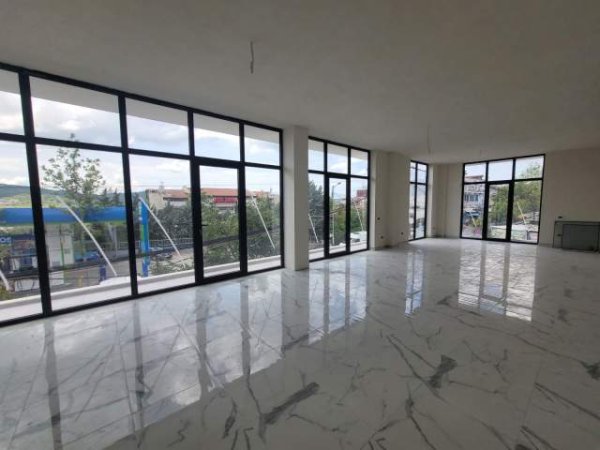 Tirane, jepet me qera ambjent biznesi Kati 2, 140 m² 1.600 Euro (Sauk i Ri)