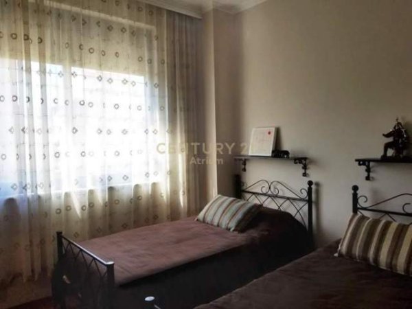 Tirane, jepet me qera apartament 2+1+BLK Kati 3, 128 m² 600 Euro (Shkolla e Baletit)