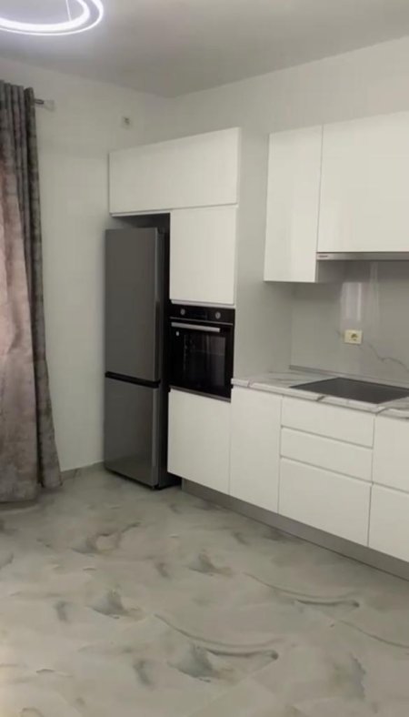 Tirane, jepet me qera Vile 3+1+BLK Kati 2, 160 m² 50.000 Leke (rruga Paro Kita)