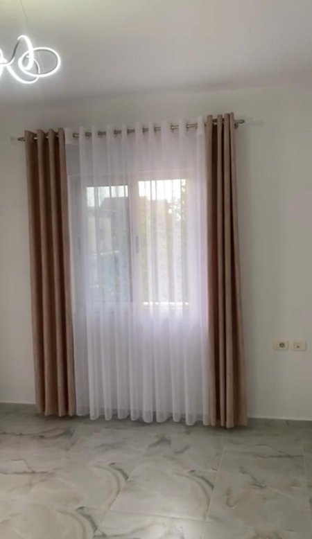 Tirane, jepet me qera Vile 3+1+BLK Kati 2, 160 m² 50.000 Leke (rruga Paro Kita)