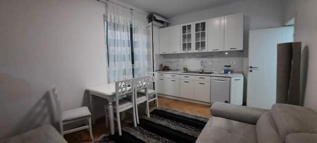 Tirane, jepet me qera apartament 1+1+BLK Kati 3, 70 m² 450 Euro (rruga e Barrikadave)