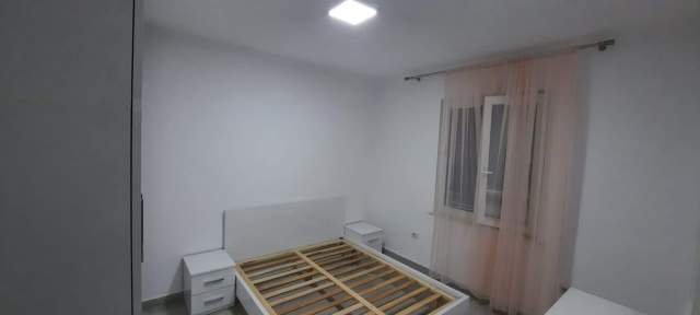 Tirane, jepet me qera apartament 1+1+BLK Kati 3, 70 m² 450 Euro (rruga e Barrikadave)