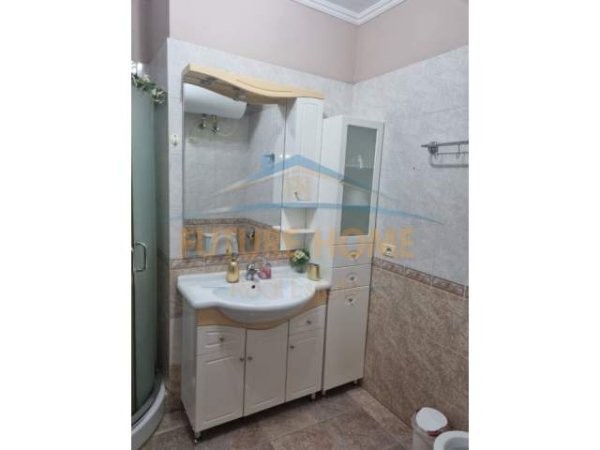 Tirane, jepet me qera apartament 2+1 Kati 7, 102 m² 600 Euro (Rruga e Barrikadave)