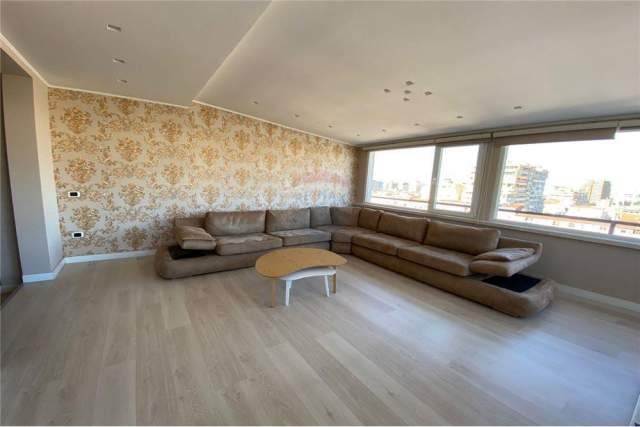 Tirane, jepet me qera Penthouse 2+1+BLK Kati 10, 150 m² 2.200 Euro (bllok)