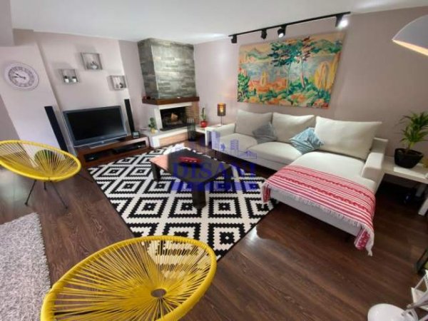 Tirane, jepet me qera apartament duplex 3+1+BLK Kati 6, 260 m² 1.500 Euro (Bllok)