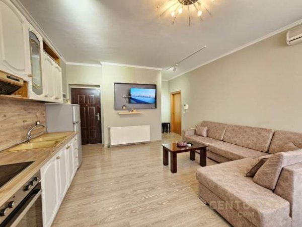 Tirane, jepet me qera apartament 2+1 Kati 7, 100 m² 600 Euro (Rruga e Barrikadave, Sheshi Skënderbej (Qendër))