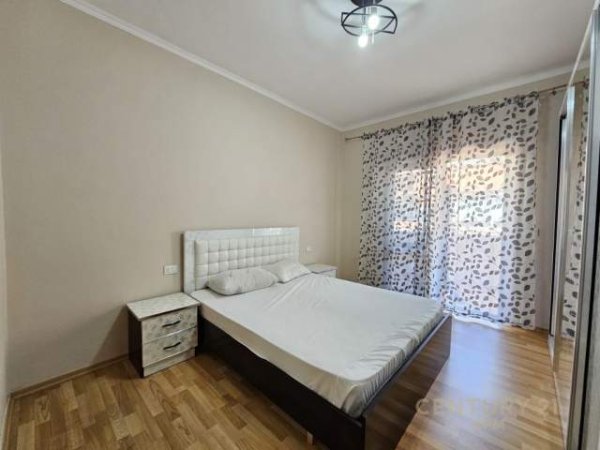 Tirane, jepet me qera apartament 2+1 Kati 7, 100 m² 600 Euro (Rruga e Barrikadave, Sheshi Skënderbej (Qendër))