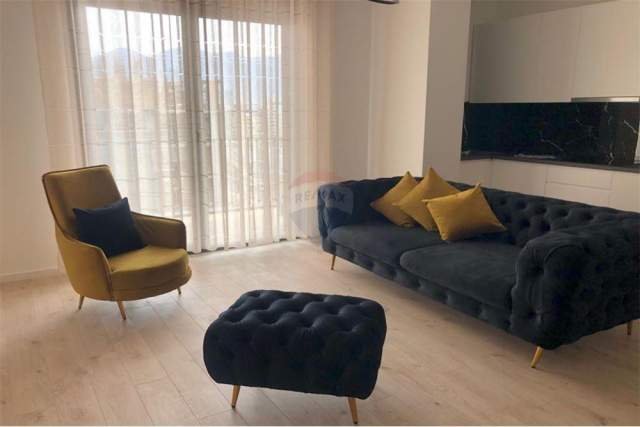 Tirane, jepet me qera apartament 2+1+BLK Kati 6, 95 m² 600 Euro (Rruga e Kavajes)