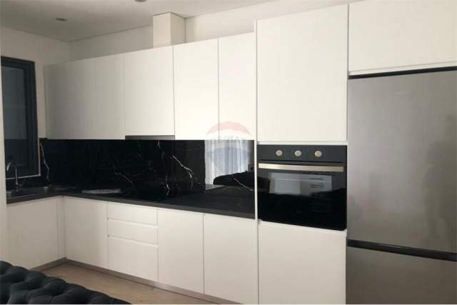 Tirane, jepet me qera apartament 2+1+BLK Kati 6, 95 m² 600 Euro (Rruga e Kavajes)