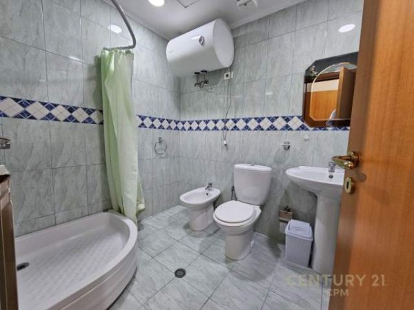 Tirane, jepet me qera apartament 2+1 Kati 7, 100 m² 600 Euro (Rruga e Barrikadave, Sheshi Skënderbej (Qendër))