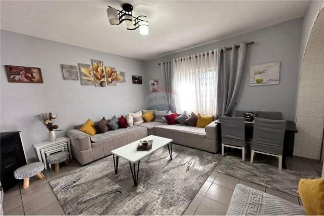 Tirane, shitet shtepi 2+1 Kati 0, 200 m² 120.000 Euro (Rruga Grigor Clika)