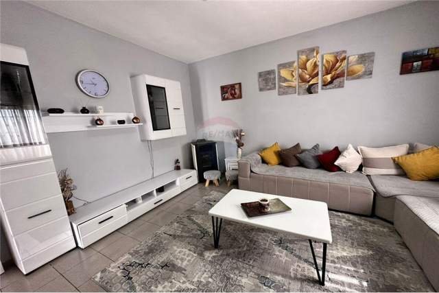 Tirane, shitet shtepi 2+1 Kati 0, 200 m² 120.000 Euro (Rruga Grigor Clika)