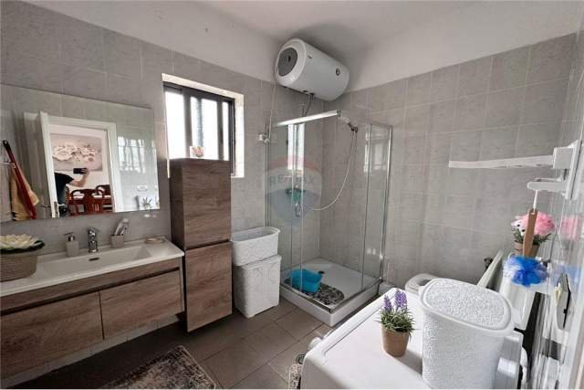 Tirane, shitet shtepi 2+1 Kati 0, 200 m² 120.000 Euro (Rruga Grigor Clika)