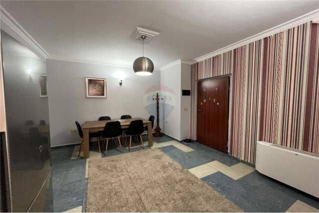 Tirane, jepet me qera apartament 1+1+A Kati 2, 70 m² 500 Euro (qender)