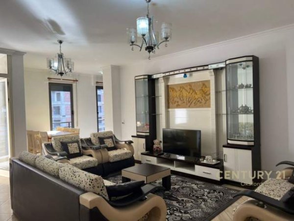 Tirane, shitet apartament 2+1 Kati 3, 123 m² 184.000 Euro