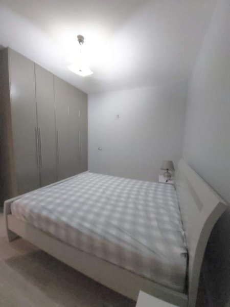 Tirane, jepet me qera garsonier Kati 1, 300 Euro