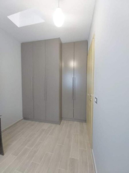 Tirane, jepet me qera garsonier Kati 1, 300 Euro