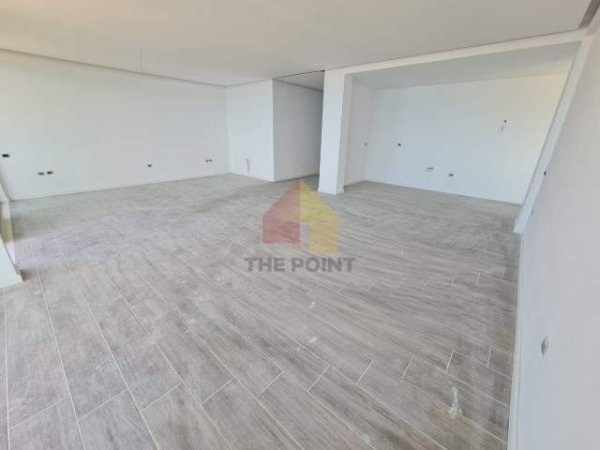 Vlore, shitet apartament 2+1+BLK Kati 2, 160 m² 270.000 Euro (Lungomare)