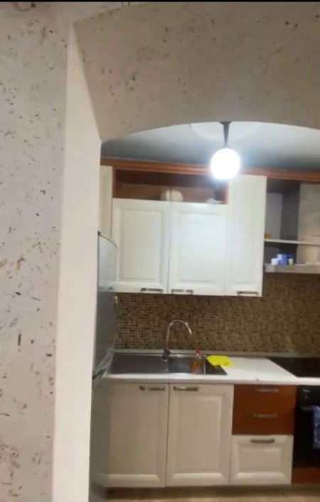 Tirane, jepet me qera apartament 2+1 Kati 2, 102 m² 350 Euro (Xhamlik)