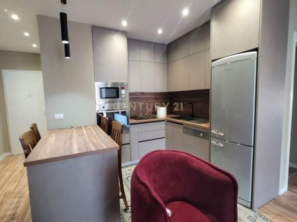 Tirane, jepet me qera apartament 2+1+BLK Kati 5, 95 m² 600 Euro (don bosko)