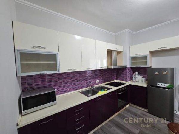 Tirane, jepet me qera apartament 2+1+BLK Kati 5, 110 m² 700 Euro (rruga e barrikadave)